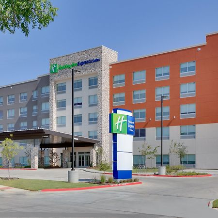 Holiday Inn Express & Suites - Dallas Nw Hwy - Love Field By Ihg Exterior photo